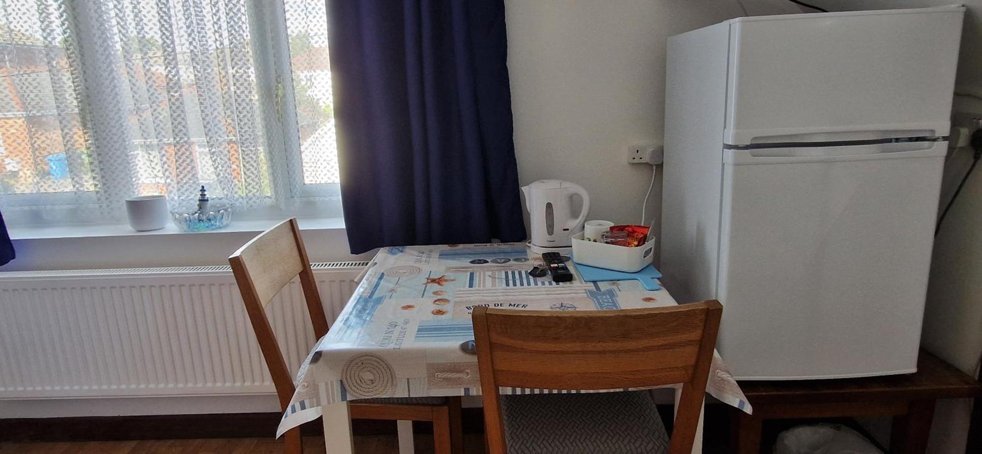 Chezzas Homestay Poole Ngoại thất bức ảnh