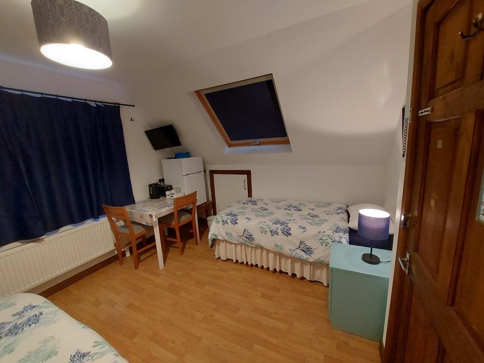 Chezzas Homestay Poole Ngoại thất bức ảnh
