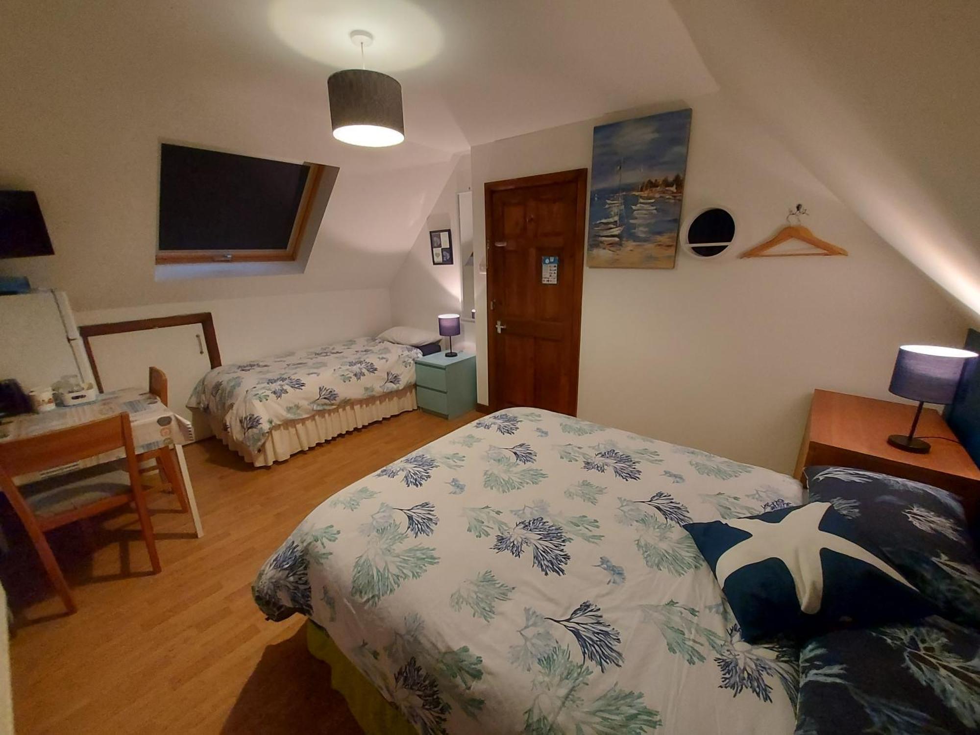 Chezzas Homestay Poole Ngoại thất bức ảnh